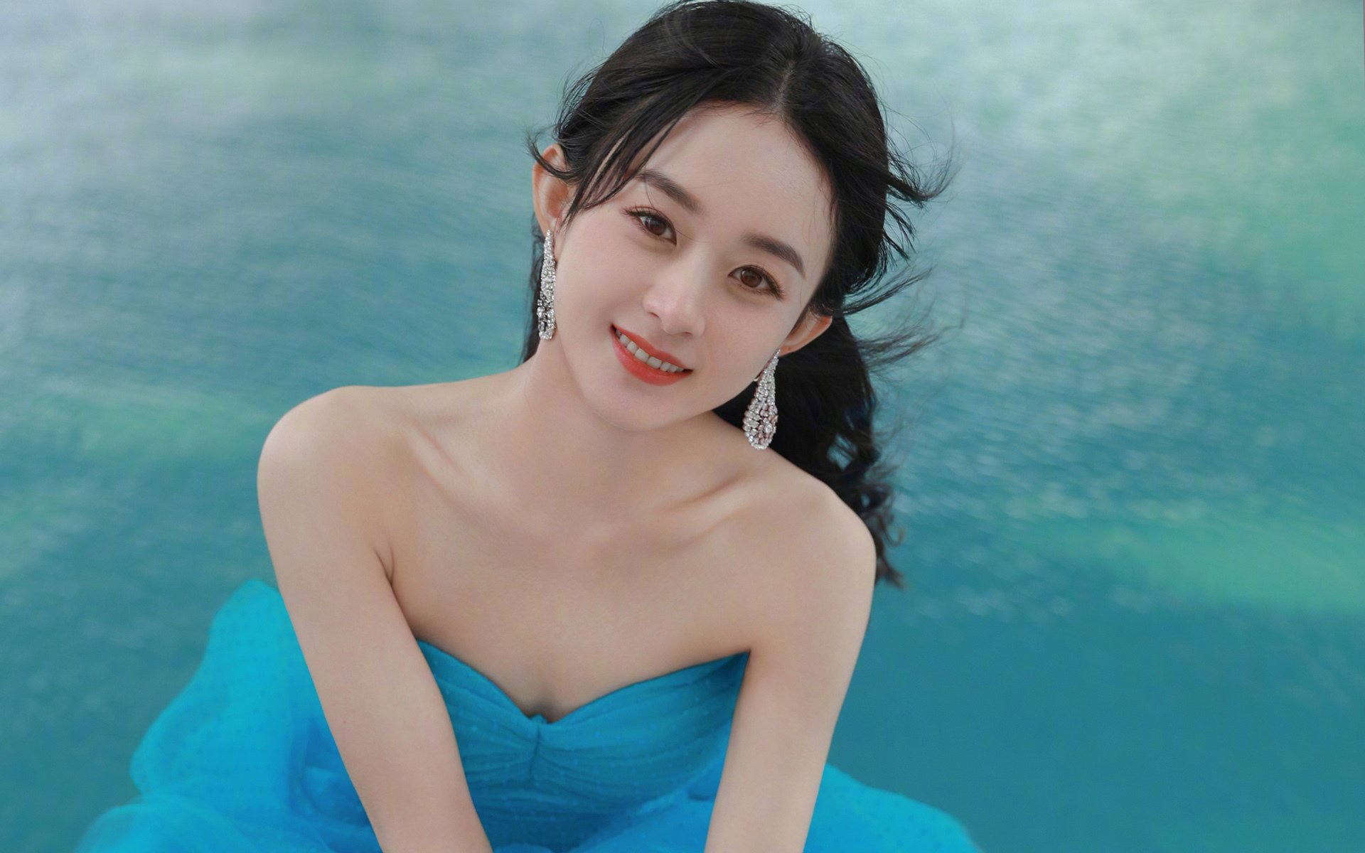 电竞少女逆袭登顶，《英雄联盟》冠军女队长走红，英雄联盟电竞圈女